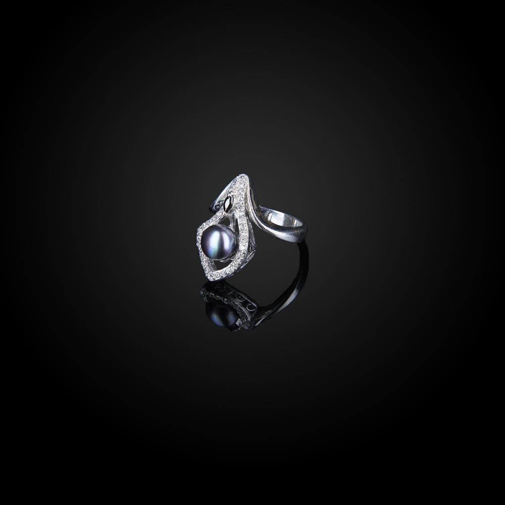 Серебряное кольцо Кубачи с фианитами и искусственным черным жемчугом, к817 фото 1