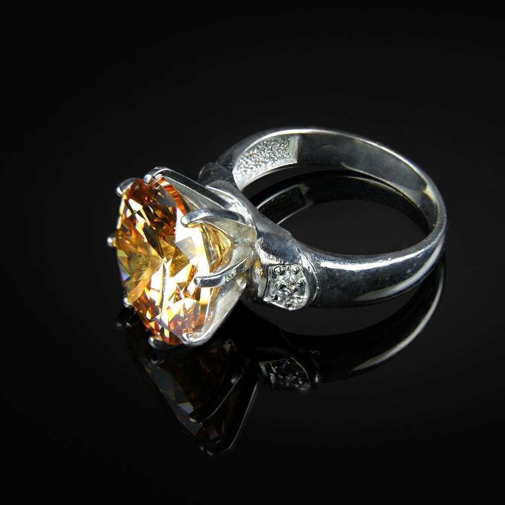 Серебряное кольцо с большим фианитом цвета раухтопаз  Классика, к203 фото 1