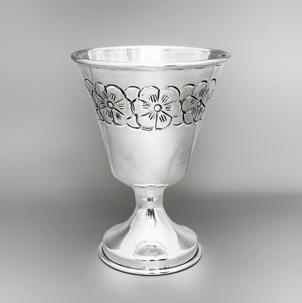 Серебряная глянцевая рюмка с цветочным орнаментом, Р00042 фото 1