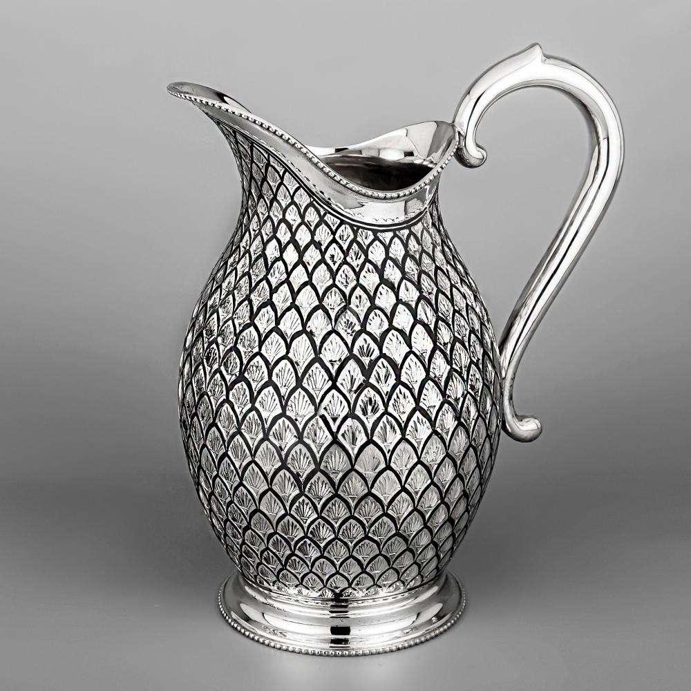 Кувшин из серебра для воды с красивый орнаментом «Чешуя»