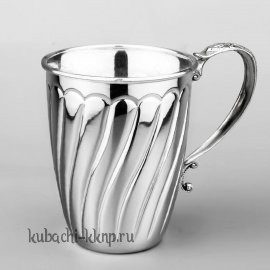 Добротная серебряная кружка 
