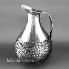Изящшый серебряный кувшин с узким горлышком 