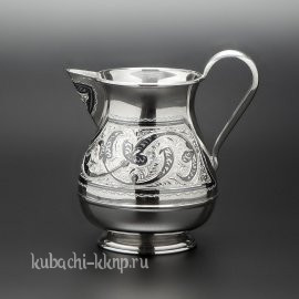 Серебряный молочник с растительным орнаментом - м003