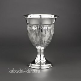 Серебряная рюмка на ножке 