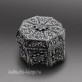 Небольшая шкатулка из серебра с глубокой гравировкой - шк06