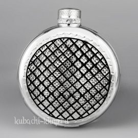 Оригинальная круглая серебряная фляжка 