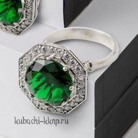 Серебряное кольцо с изумрудным фианитом 