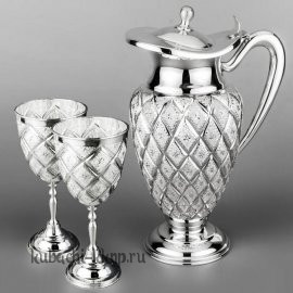 Серебряный кувшин с двумя бокалами 