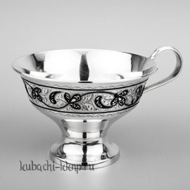 Серебряная чашка на изящной ножке - ч023