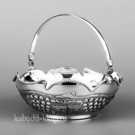Серебряная конфетница с ручкой «Виноград» - кф112