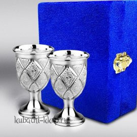 Набор из двух серебряных рюмок на ножке 