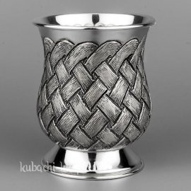 Большой серебряный стакан с плетеным орнаментом - СТ132