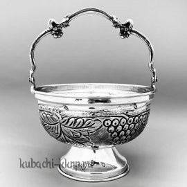 Большая серебряная конфетница с оригинальной ручкой - КФ207