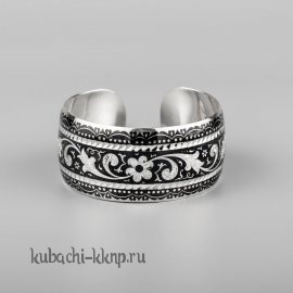 Кубачинский браслет из серебра с темным фоном и цветочным орнаментом - бр191