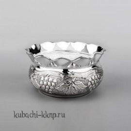 Небольшая серебряная конфетница 