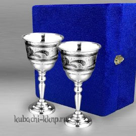Набор больших серебряных рюмок на ножке 