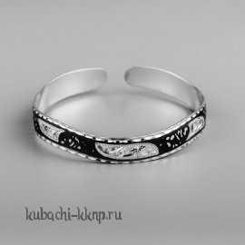 Узкий серебряный браслет Кубачи с волнообразным рисунком - БР186