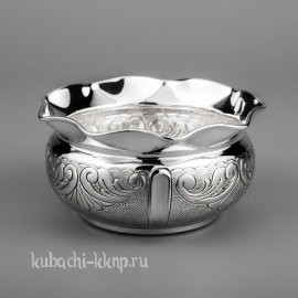Серебряная конфетница  с оригинальным орнаментом - кф186