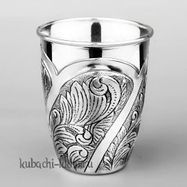 Строгий серебряный стакан с растительным орнаментом - СТ143