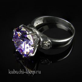 Серебряное кольцо с большим фиолетовым фианитом 