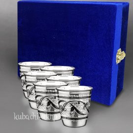 Серебряный набор из шести (6) стопок 