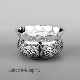 Небольшая серебряная конфетница 