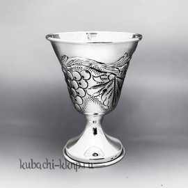 Серебряная рюмка с виноградом 