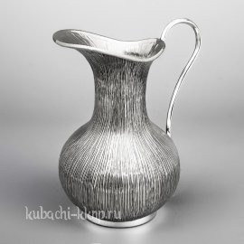 Небольшой серебряный кувшин для воды 