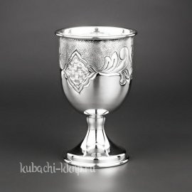 Серебряная рюмка на ножке с изящным орнаментом, 75 мл - р00036