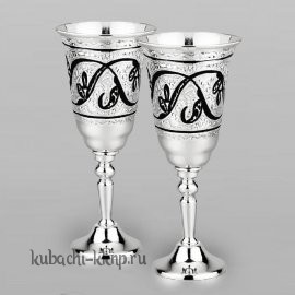 Набор изящных серебряных рюмок для водки - р104-2