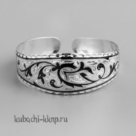 Разноширокий жесткий серебряный браслет Кубачи - БР117