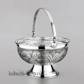 Небольшая серебряная конфетница 