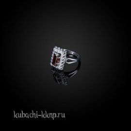 Серебряное кольцо Кубачи с фианитами под рубин - к820