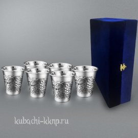 Набор из шести классических серебряным стопок 