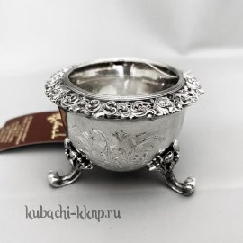 Небольшая серебряная солонка на ножках под старину - С058