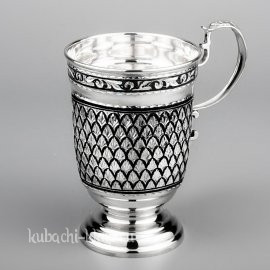 Серебряная кружка на ножке 