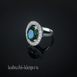 Серебряное кольцо с фианитом цвета изумруд 