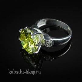 Серебряное кольцо с большим светло зеленым фианитом - к204з