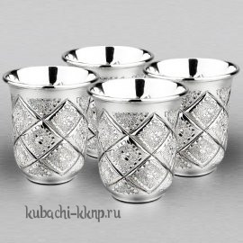 Набор из четырех серебряных стопок 