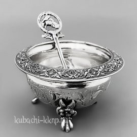 Серебряная солонка  с ложкой на ножках - с054