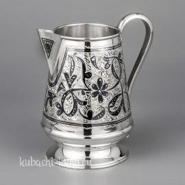 Серебряный молочник украшенный изумительным рисунком, 370 мл - м007