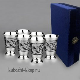 Набор высоких серебряных стопок 