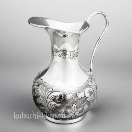 Небольшой серебряный кувшин для воды 