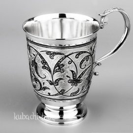 Добротная серебряная кружка  - КР136