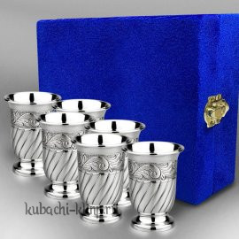 Набор из шести серебряных стопок 