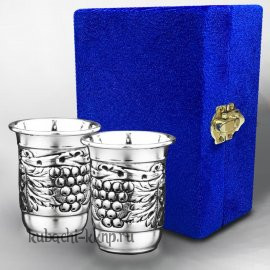 Набор из двух небольших серебряных стопок 