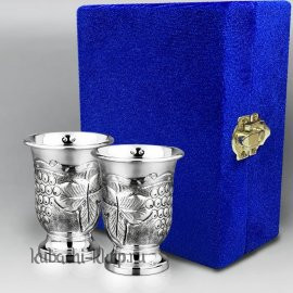 Набор из двух серебряных стопок с виноградным рисунком - стп052-2