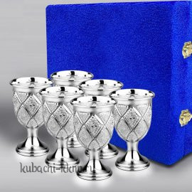Набор из шести серебряных рюмок на ножке 