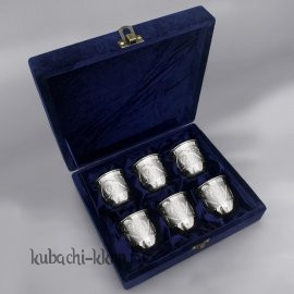 Набор из шести серебряных стопок 