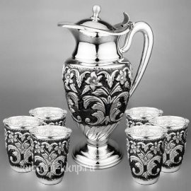 Кувшин с шестью стаканами 